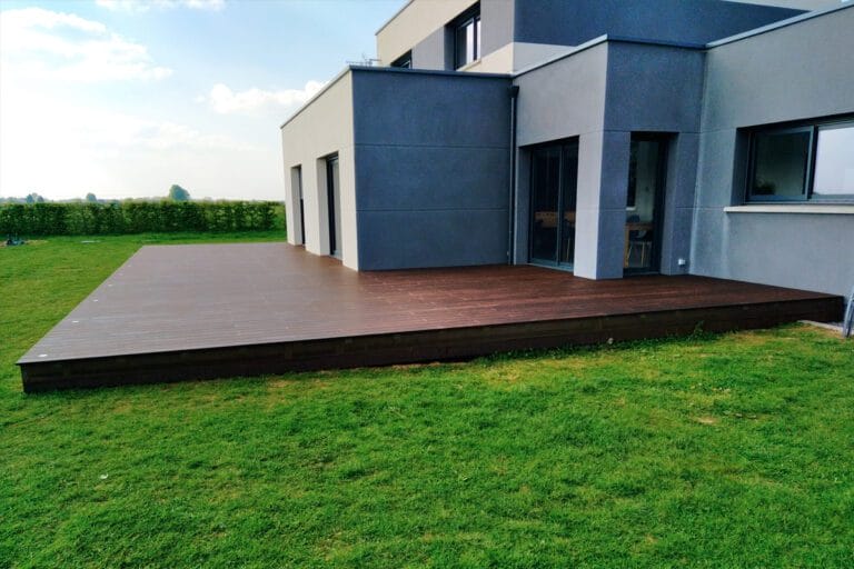 Terrasse en bois réalisée par Instinct Jardin près de Rouen